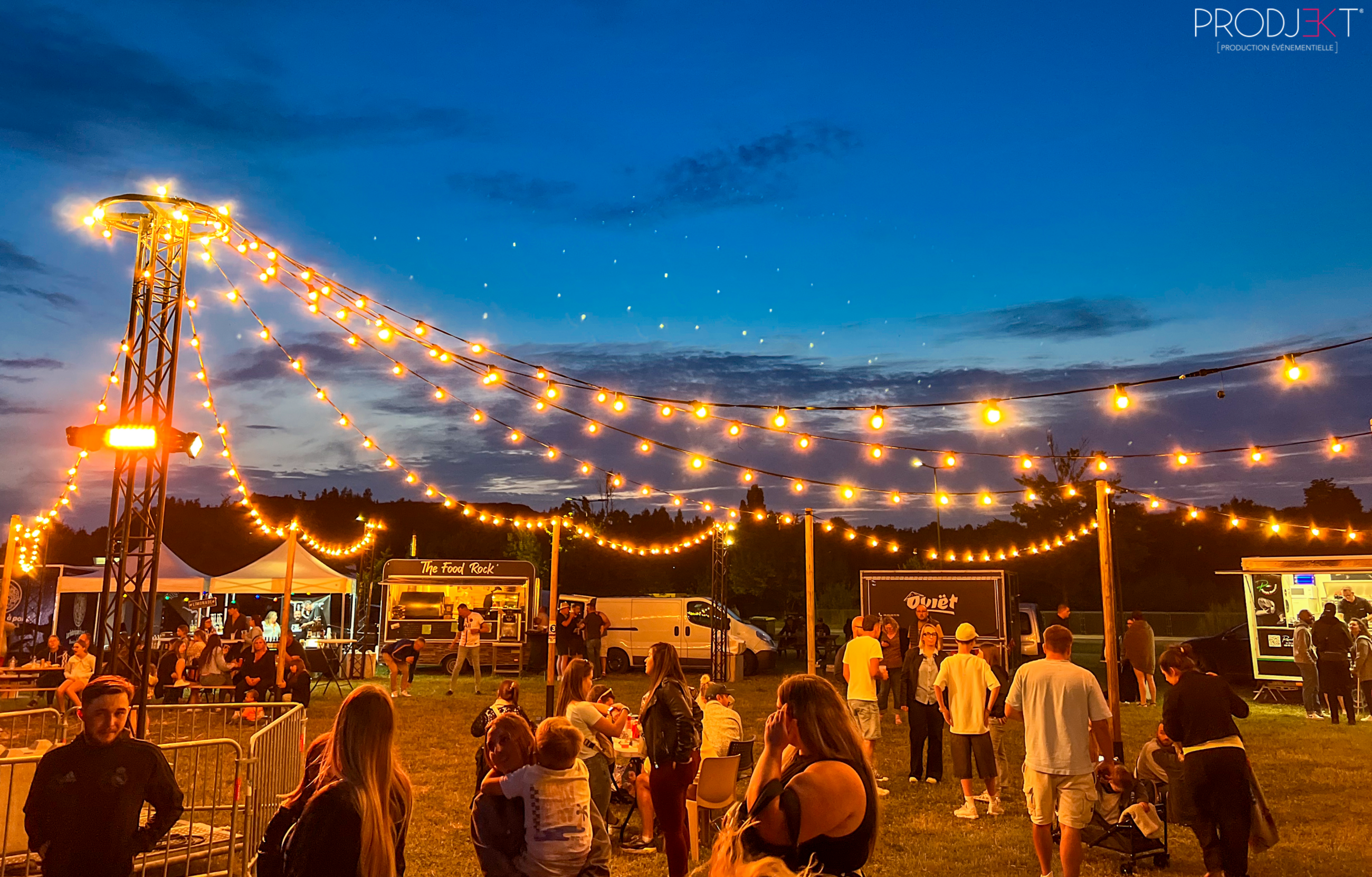 Guirlandes guinguette et éclairage extérieur événementiel