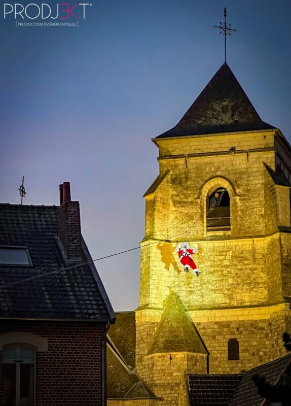 Descente du Père Noël mise en lumière lors des festivités de Barlin