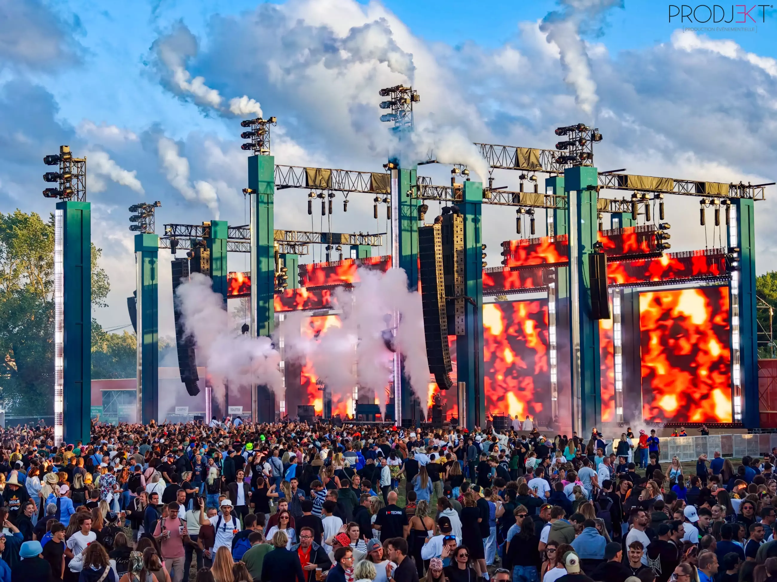 Structure et plateformes de l’espace VIP du Touquet Music Beach Festival 2026